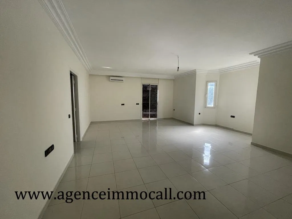 Villa de luxe à louer située à Hay riad - الرباط (2)