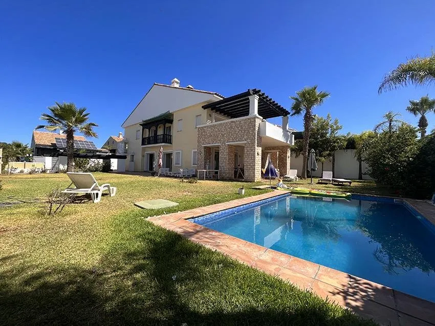 Villa, et piscine en résidence sécurisée. - الدار البيضاء (2)