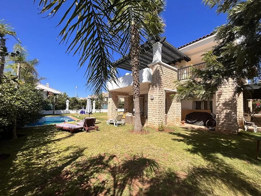 Villa, et piscine en résidence sécurisée. - الدار البيضاء (3)