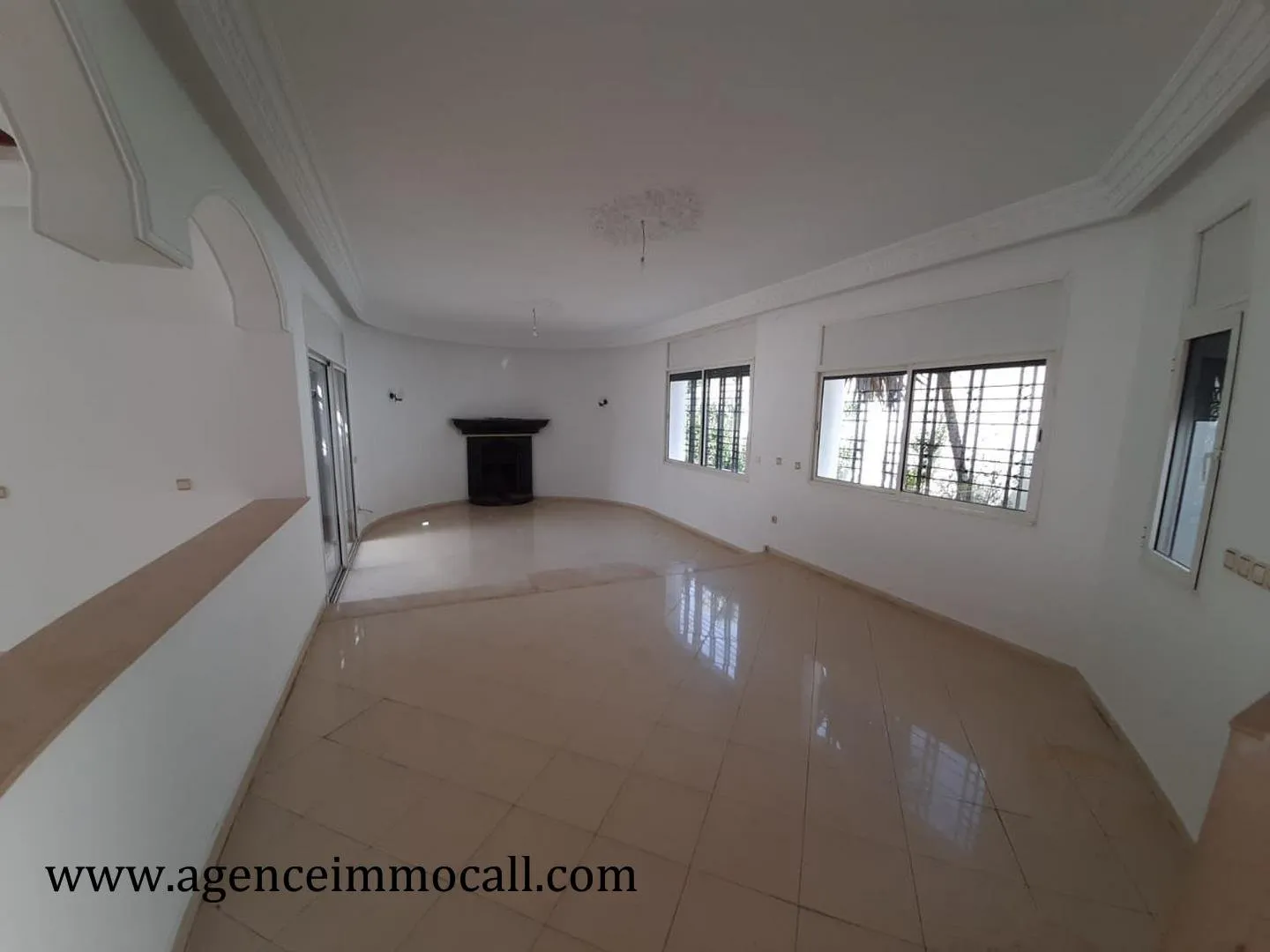 Villa avec Spacieux jardin à louer à Hay Riad - الرباط (2)