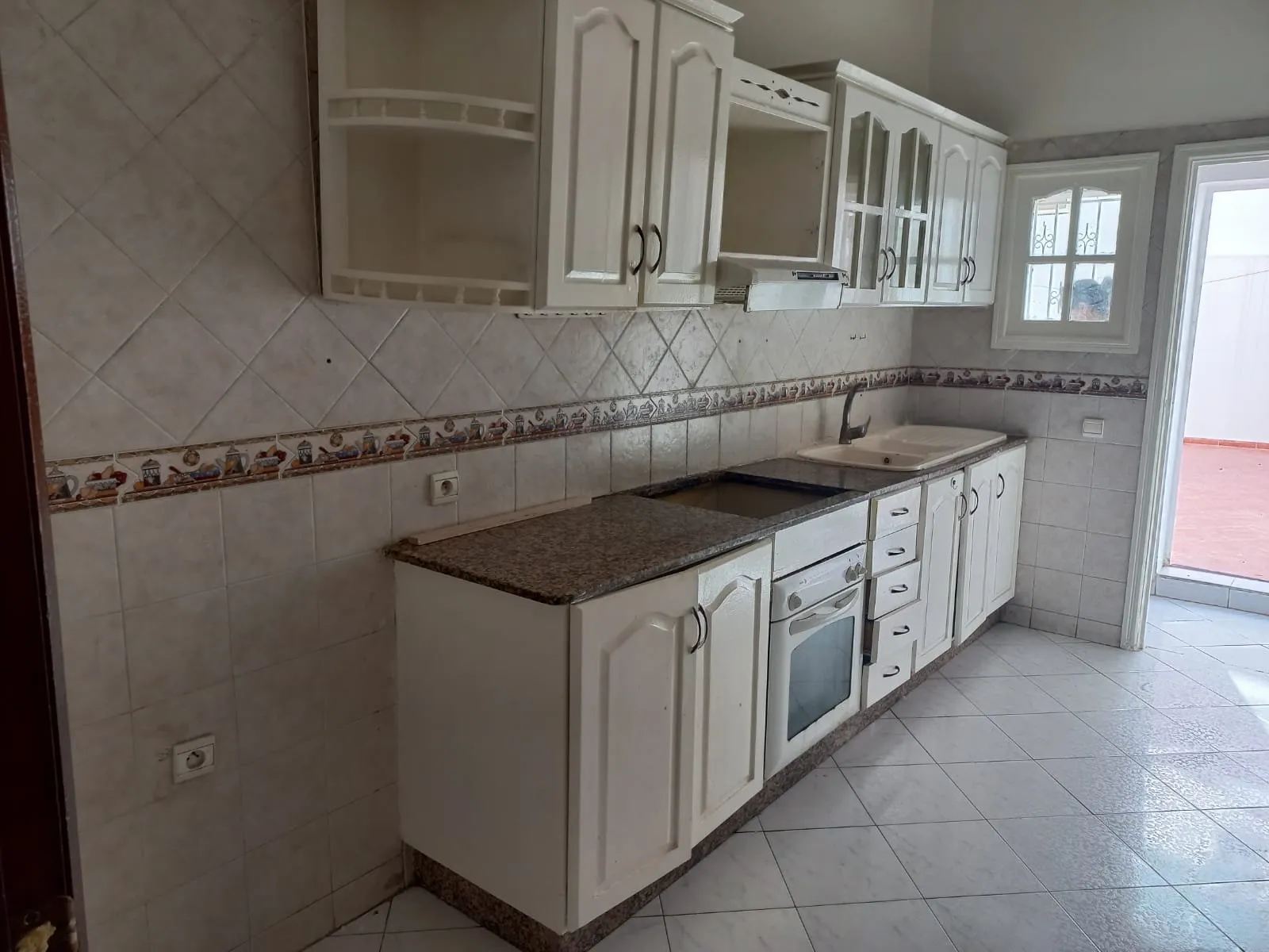 appartement bien situé à l'agdal avec terrasse - فاس (3)
