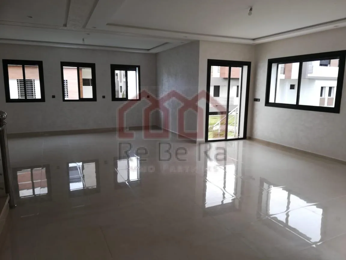 Bungalow avec 3 Façades et bien ensoleillé à Hahoura - تمارة (2)