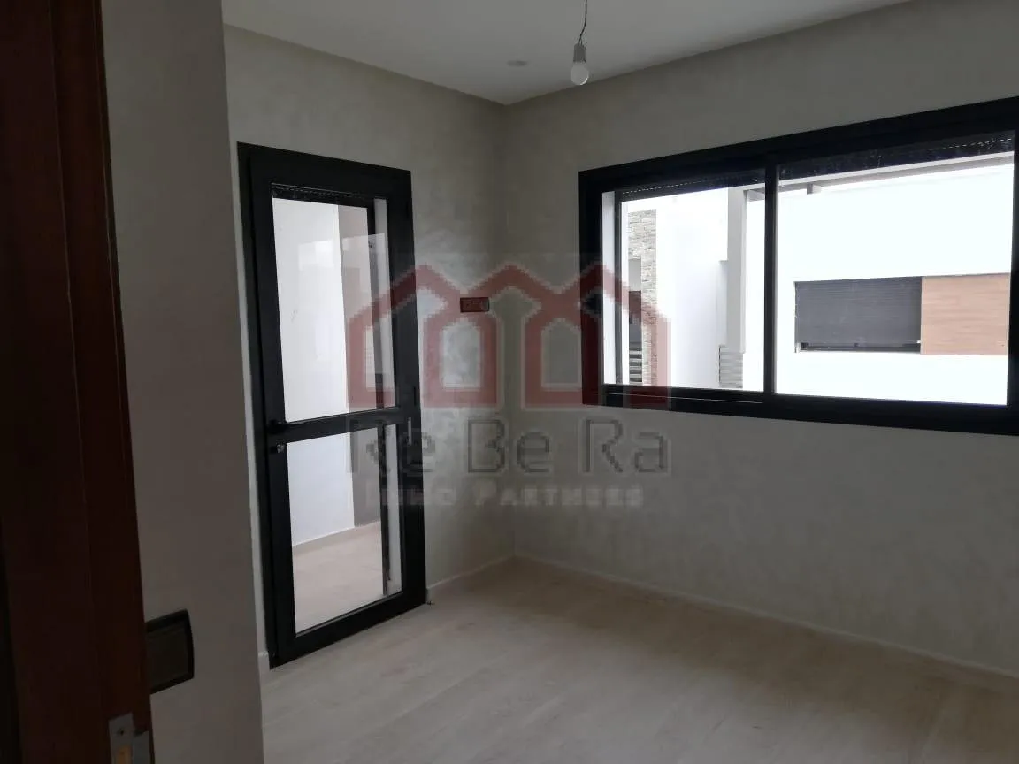 Bungalow avec 3 Façades et bien ensoleillé à Hahoura - تمارة (4)