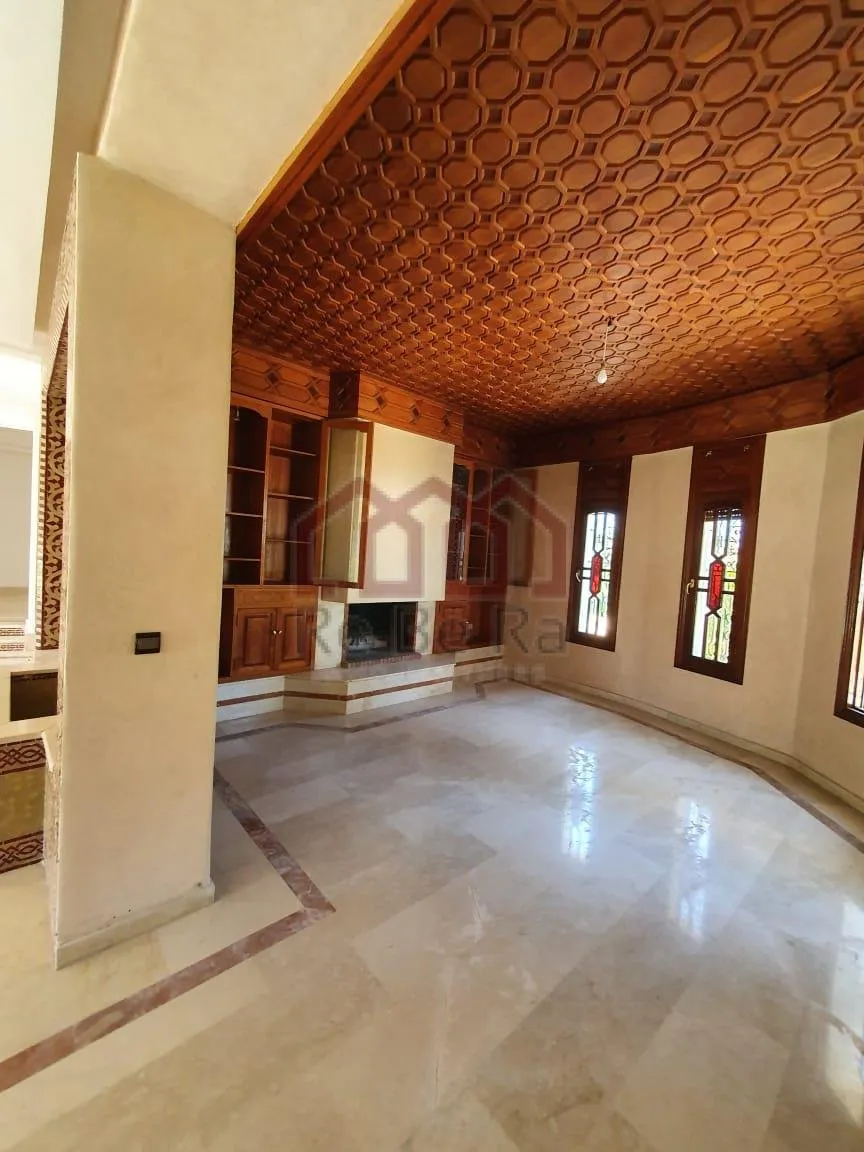 Belle Villa avec piscine et chauffage central a Souissi - الرباط (4)