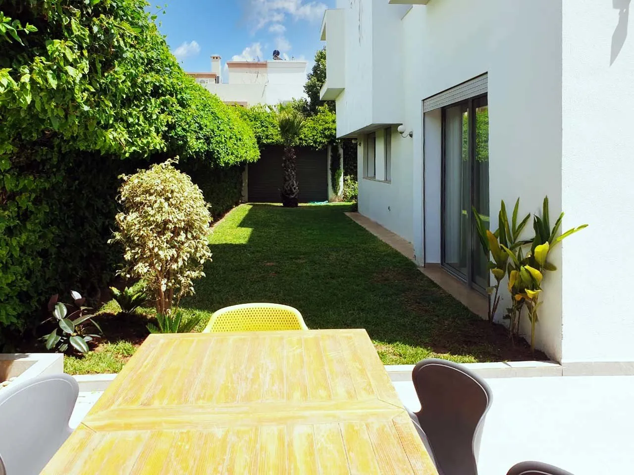 Villa avec grand jardin, en résidence sécurisée - الدار البيضاء (3)