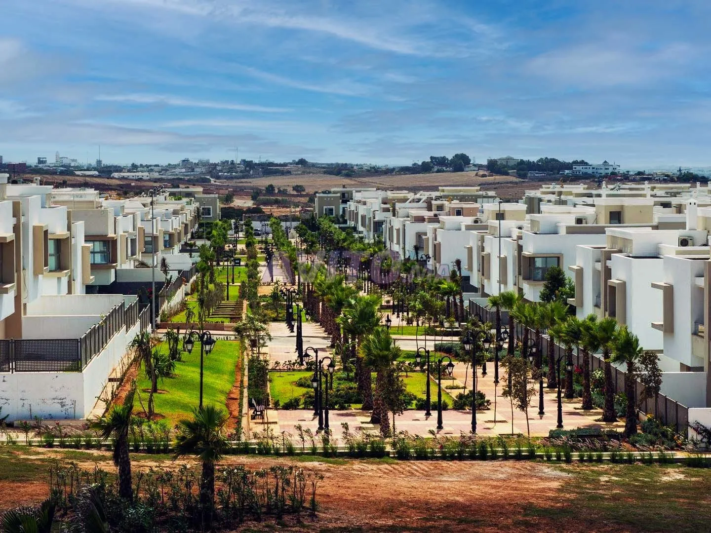 Villa avec grand jardin, en résidence sécurisée - الدار البيضاء