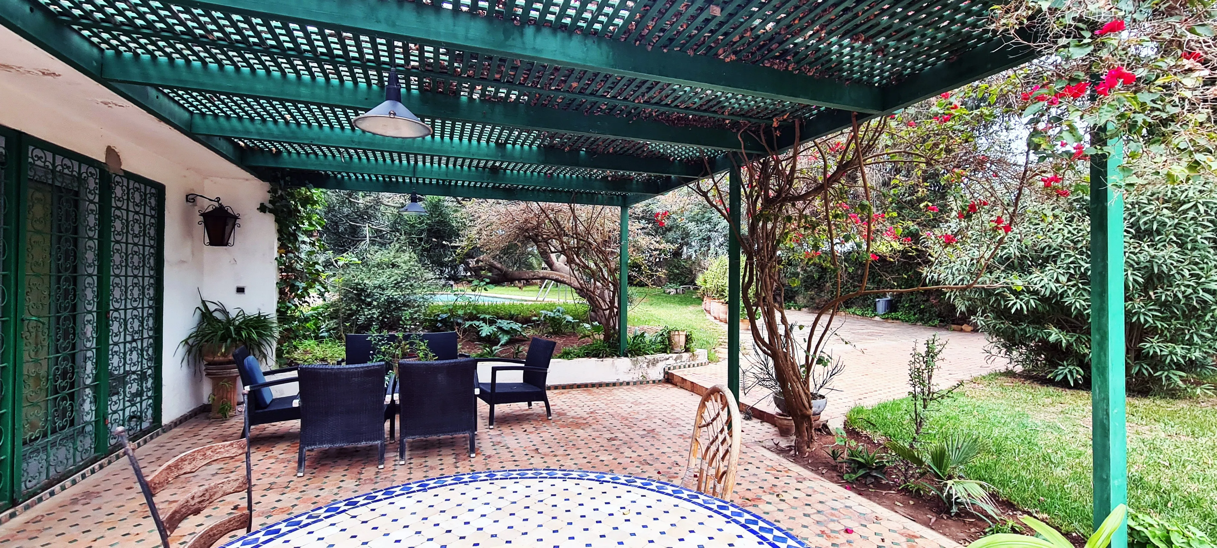 Villa plein pied de 300 m2 sur un terrain de1500m2 - الدار البيضاء