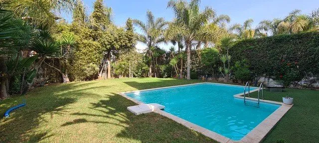 Villa haut standing, grand jardín et piscine. - الدار البيضاء