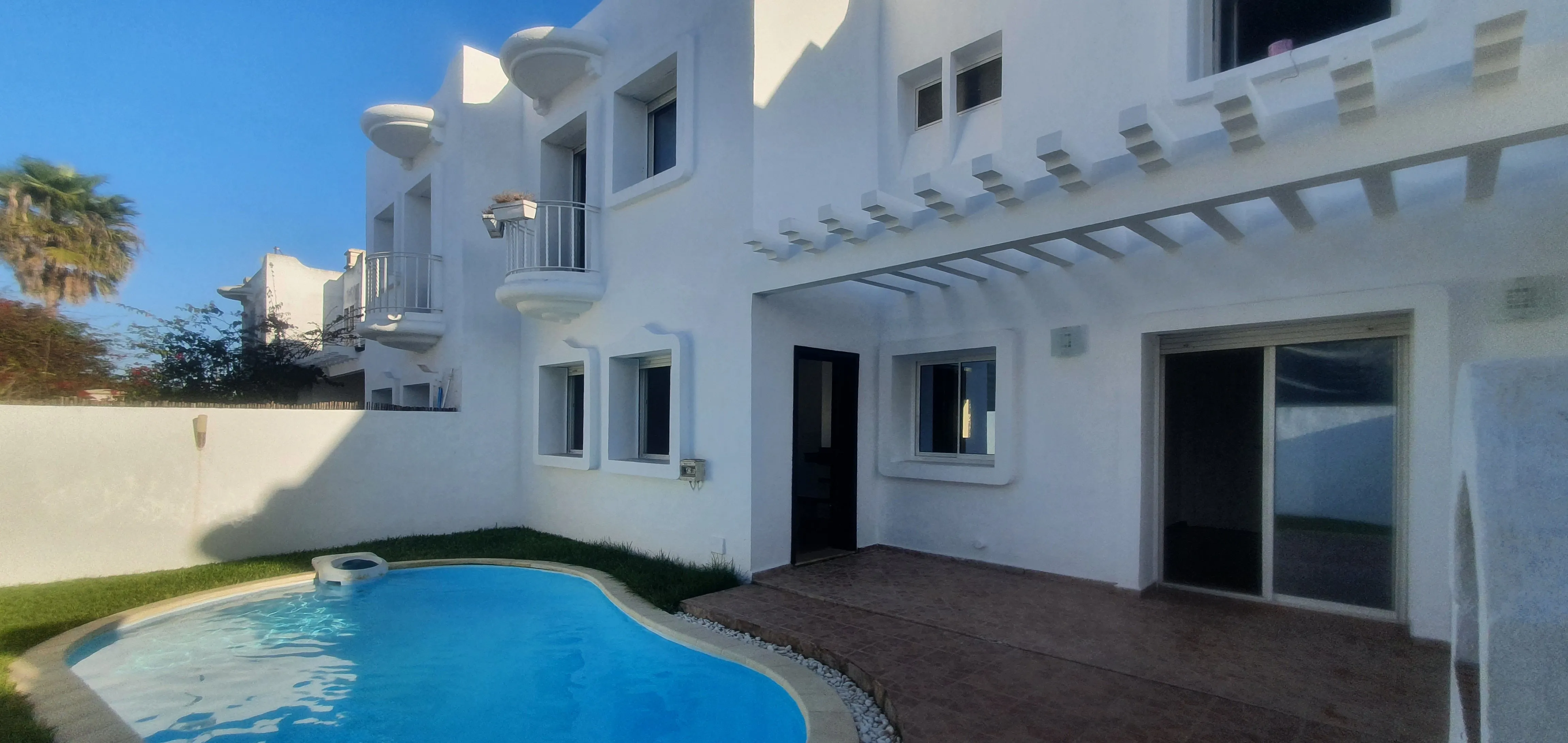 Villa 5 chambres en résidence sécurisée - الدار البيضاء