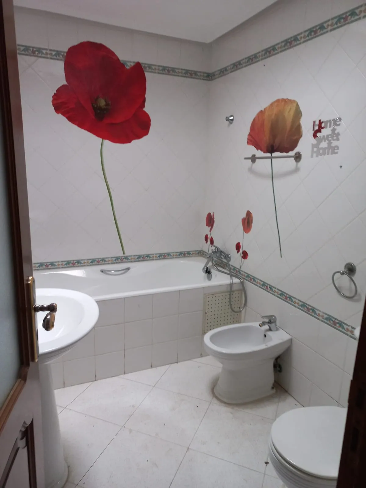 villa avec piscine à louer à Souissi - الرباط (4)