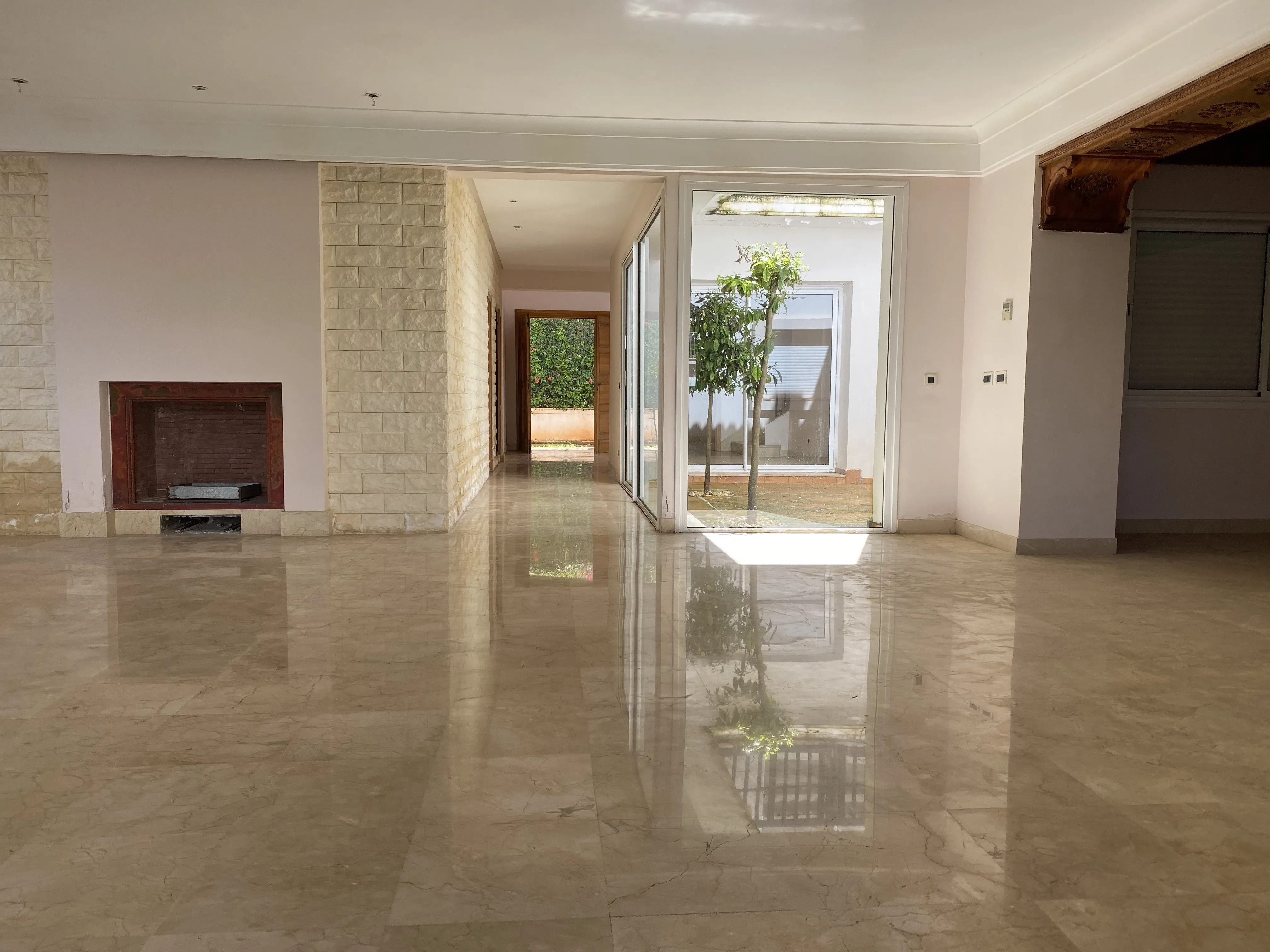 Belle villa avec grand jardin ensoleillée. - الدار البيضاء (2)