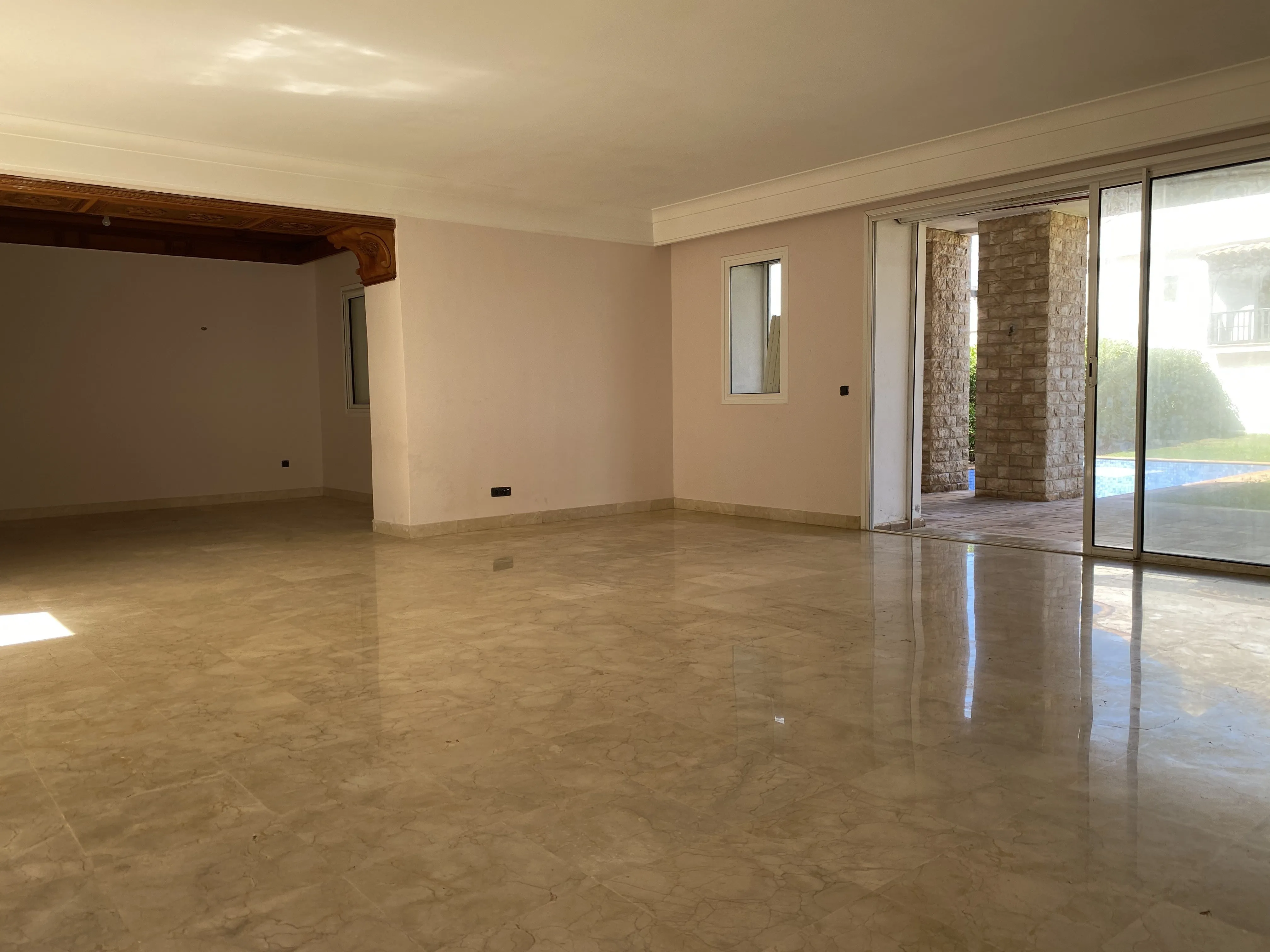 Belle villa avec grand jardin ensoleillée. - الدار البيضاء (4)