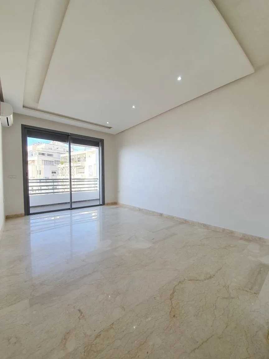 Prestigieux studio ,avec terrasse  à louer - الدار البيضاء (3)