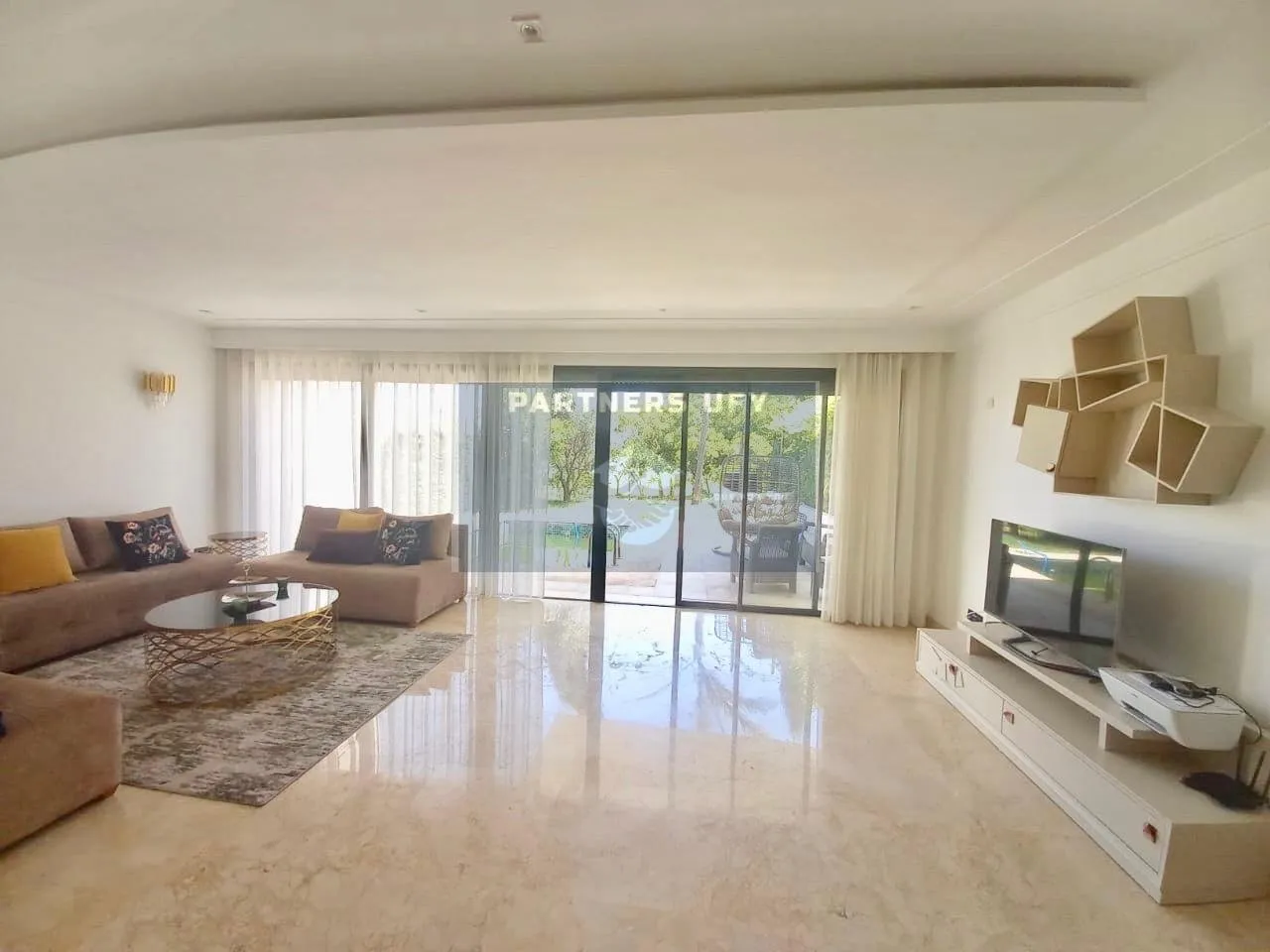 Villa moderne, front golf á louer en plein Bouskoura ville verte - الدار البيضاء