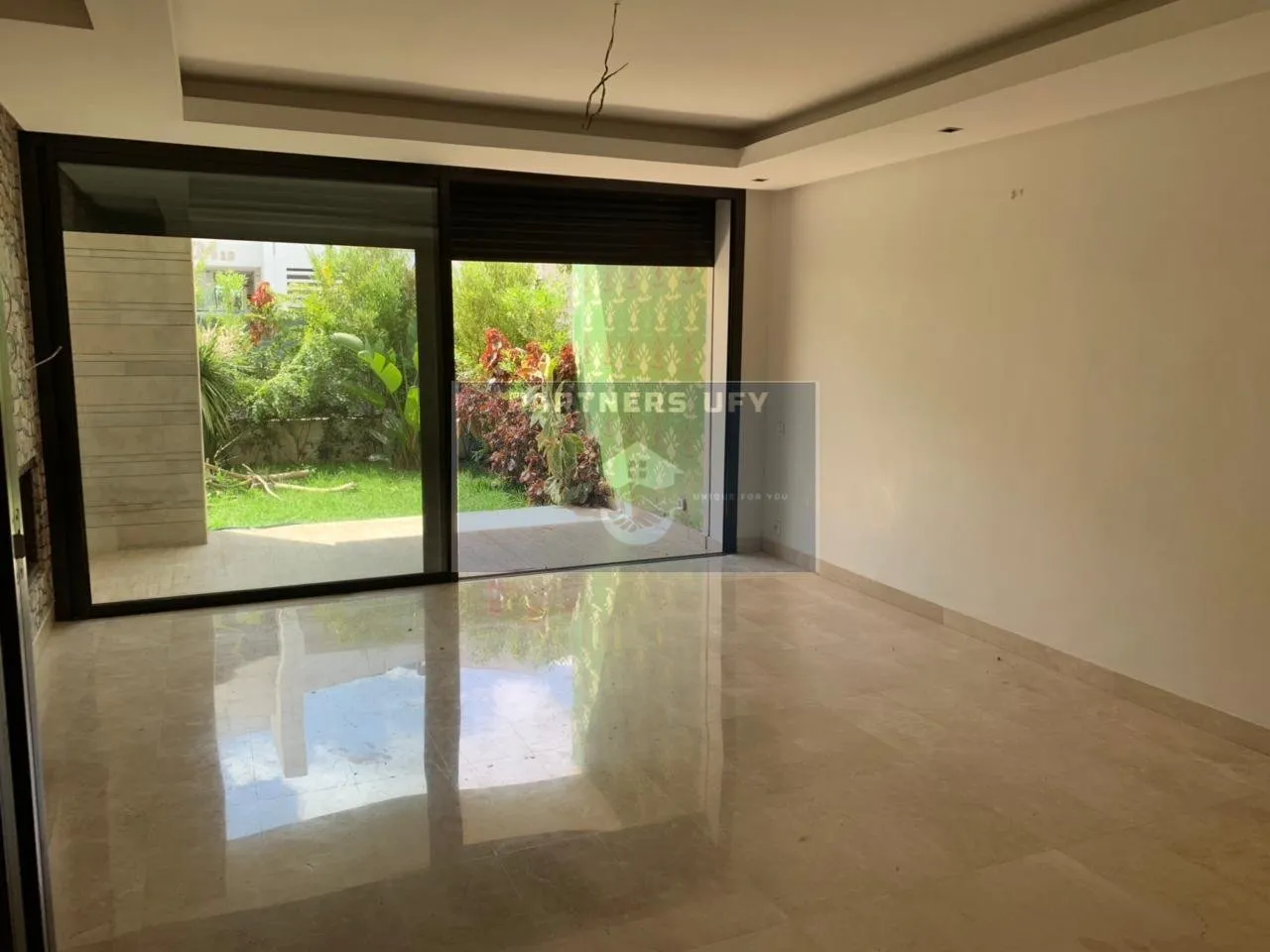 Duplex moderne avec beau jardin  á louer en plein Bouskoura - الدار البيضاء
