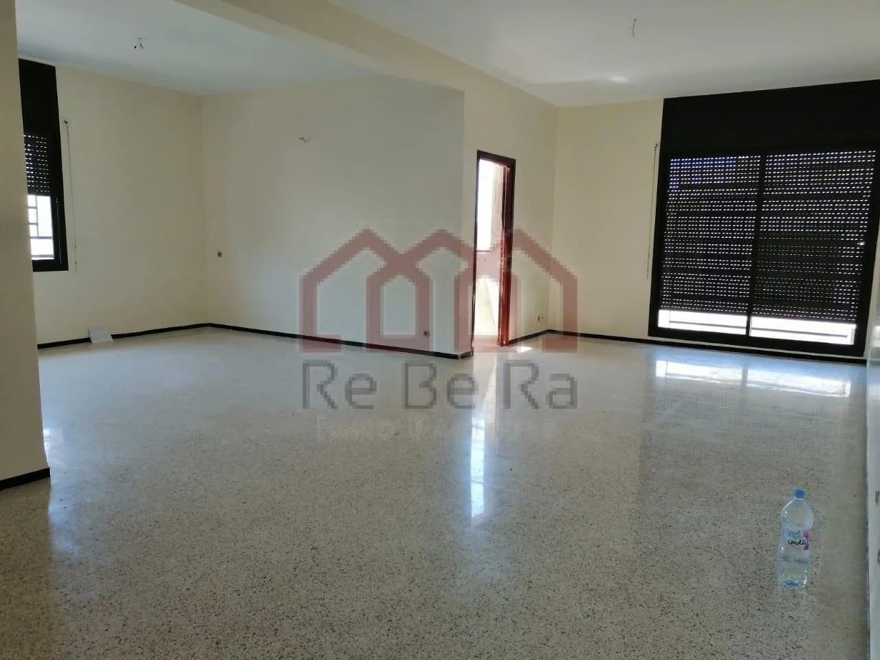 Grand appartement avec balcon - الرباط (2)