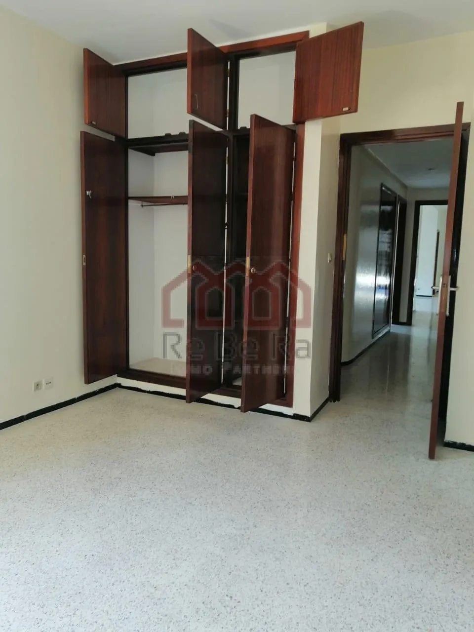 Grand appartement avec balcon - الرباط (4)