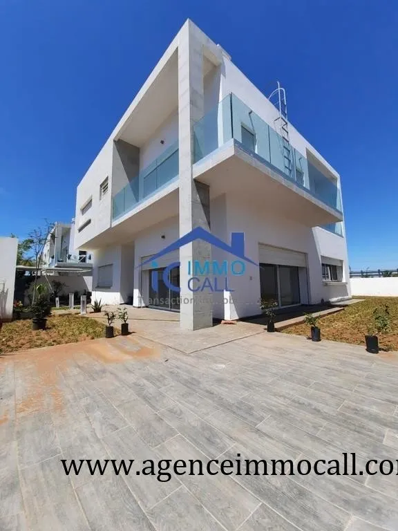 en LOCATION villa neuve à SOUISSI - الرباط