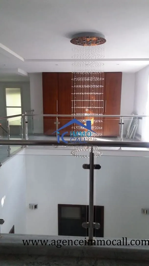 VILLA de 2000 m² en LOCATION à SOUISSI - الرباط