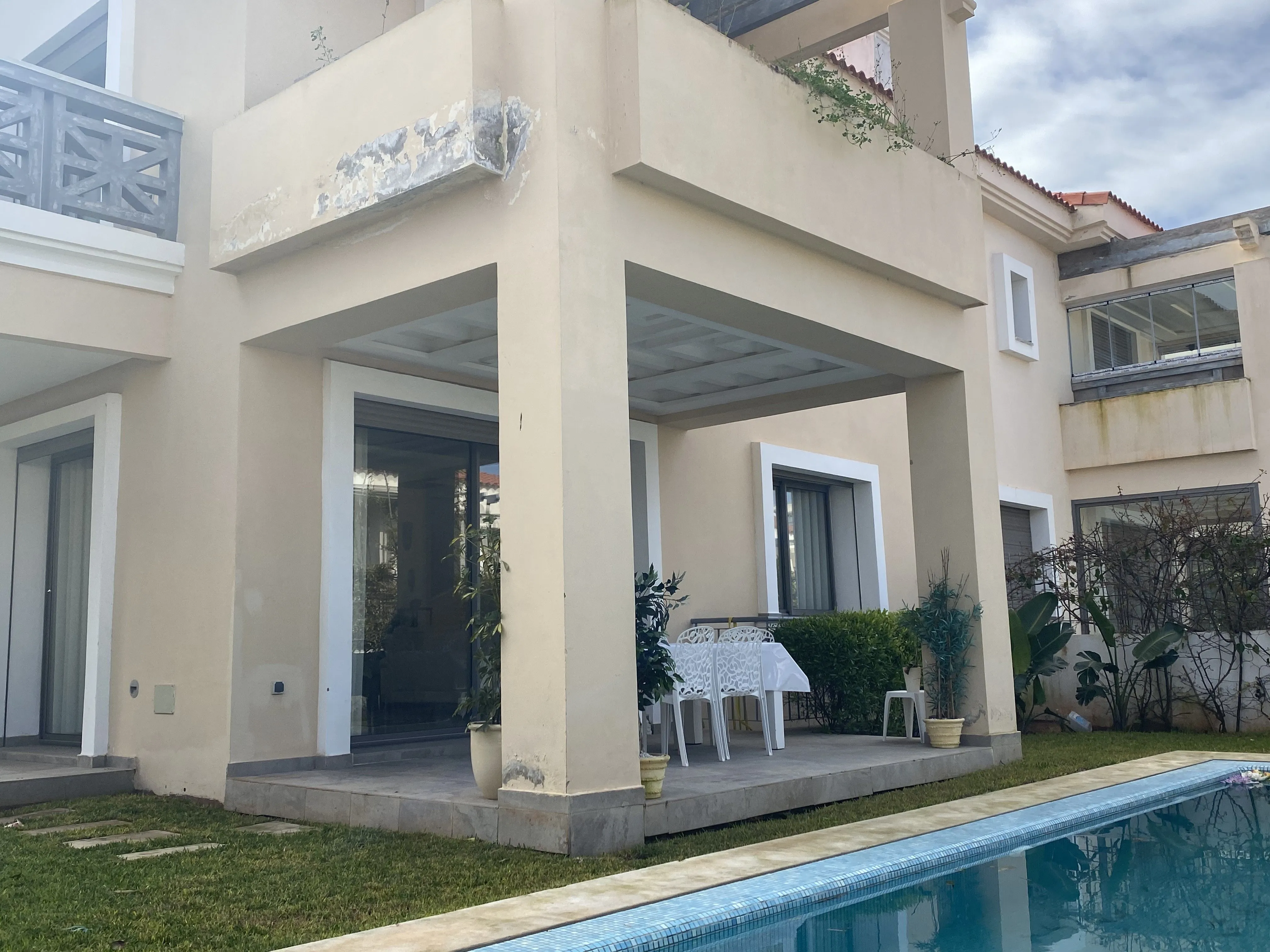 Villa moderne avec jardin et piscine - الدار البيضاء