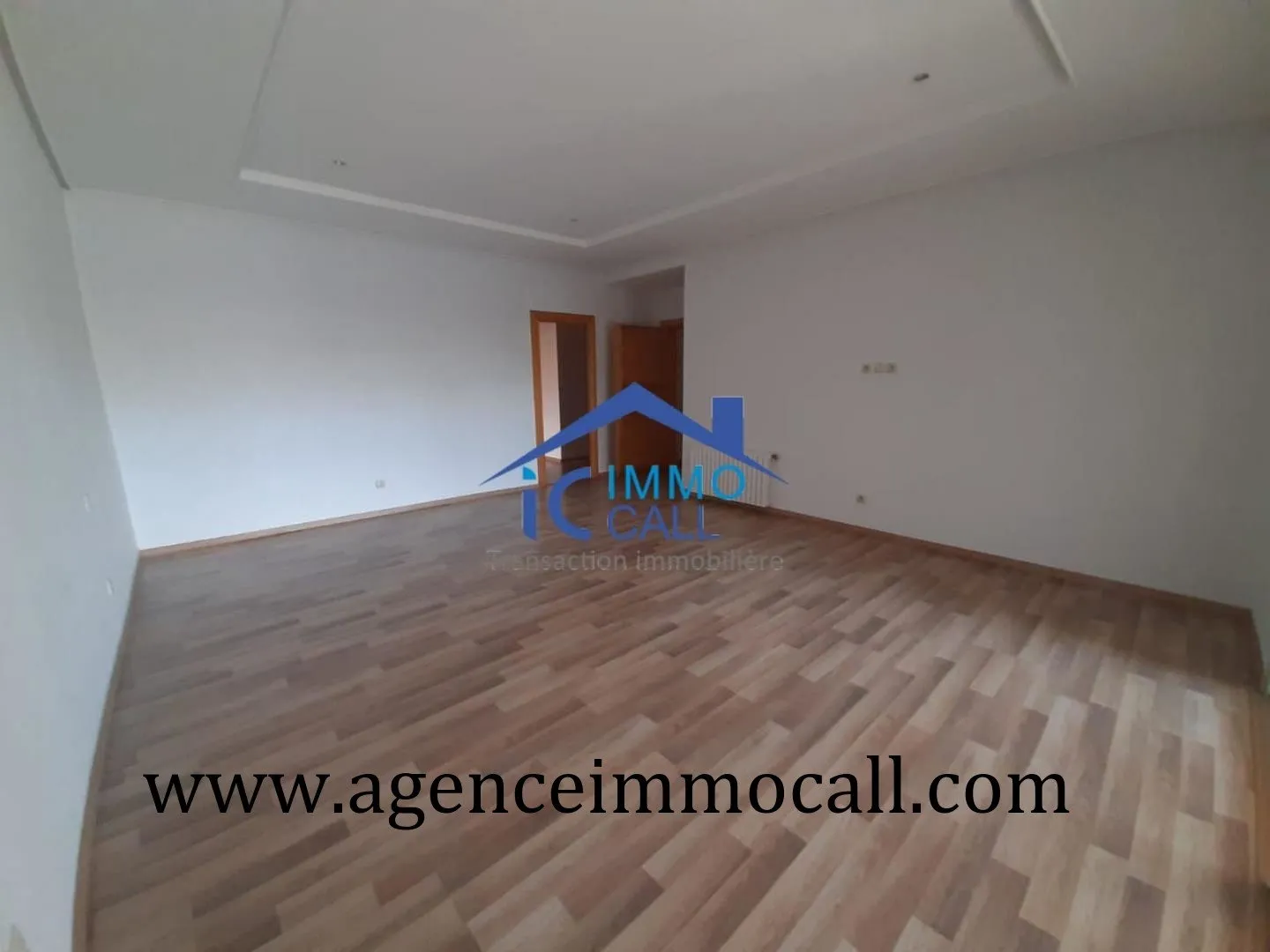en LOCATION villa vide à SOUISSI - الرباط
