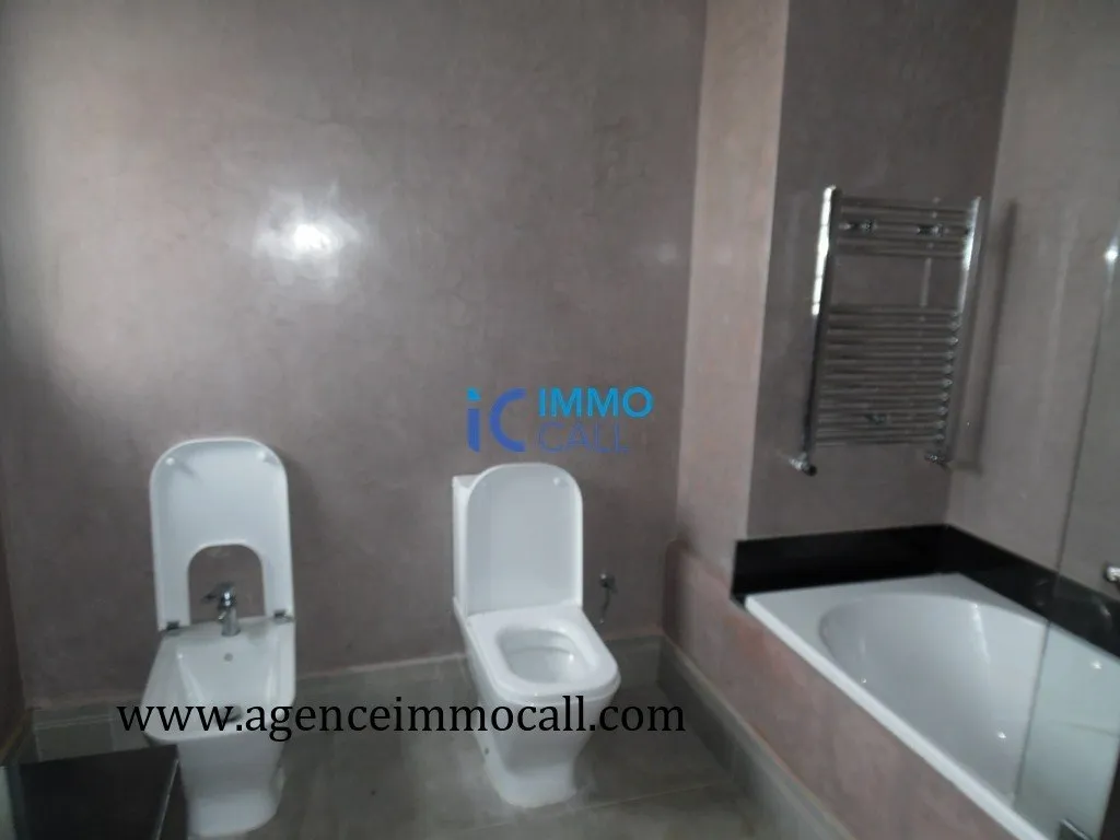 à LOUER villa 2000 m² au quartier SOUISSI - الرباط