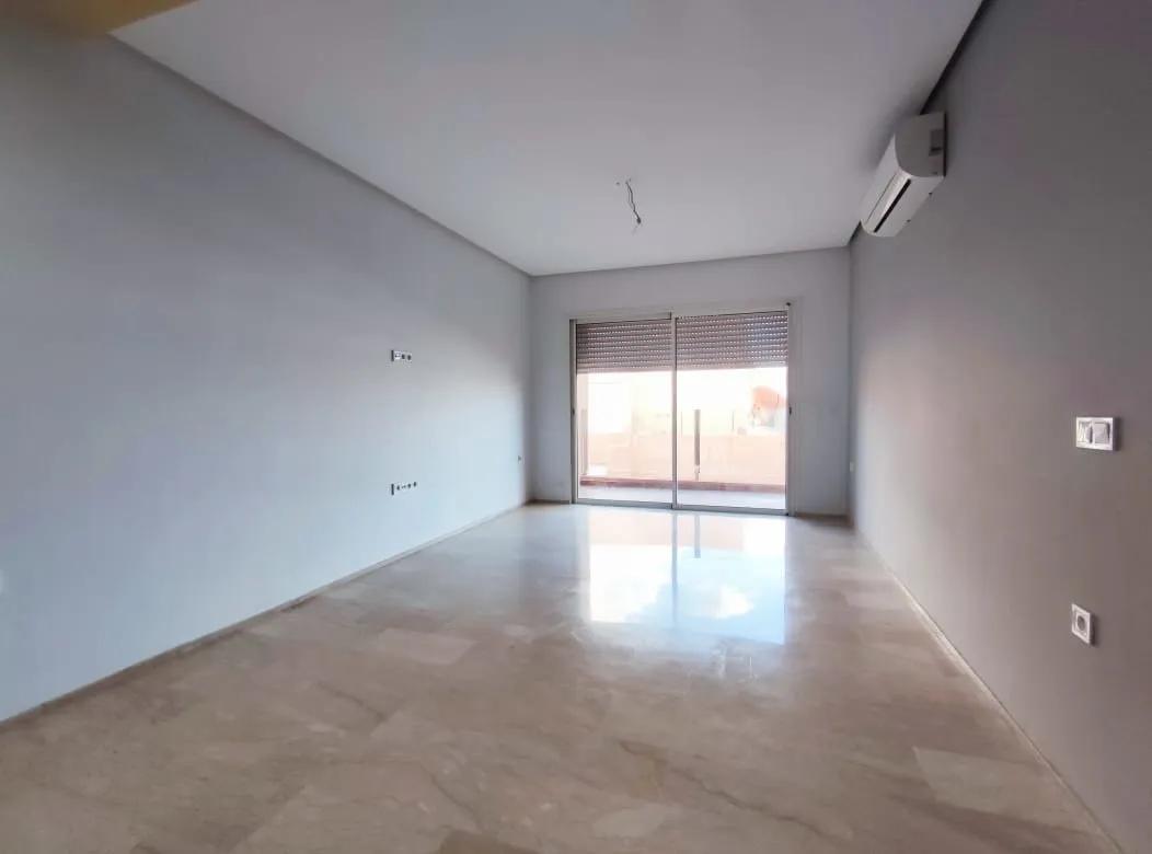 Bel appartement en location longue durée vide - مراكش