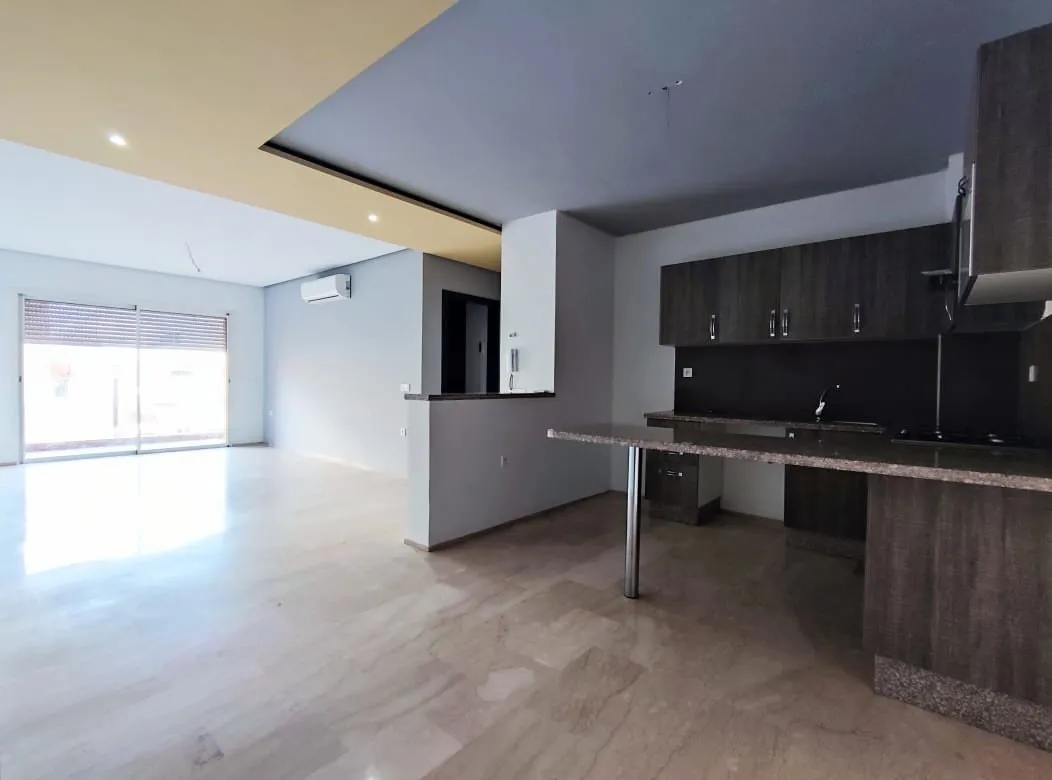 Bel appartement en location longue durée vide - مراكش (4)