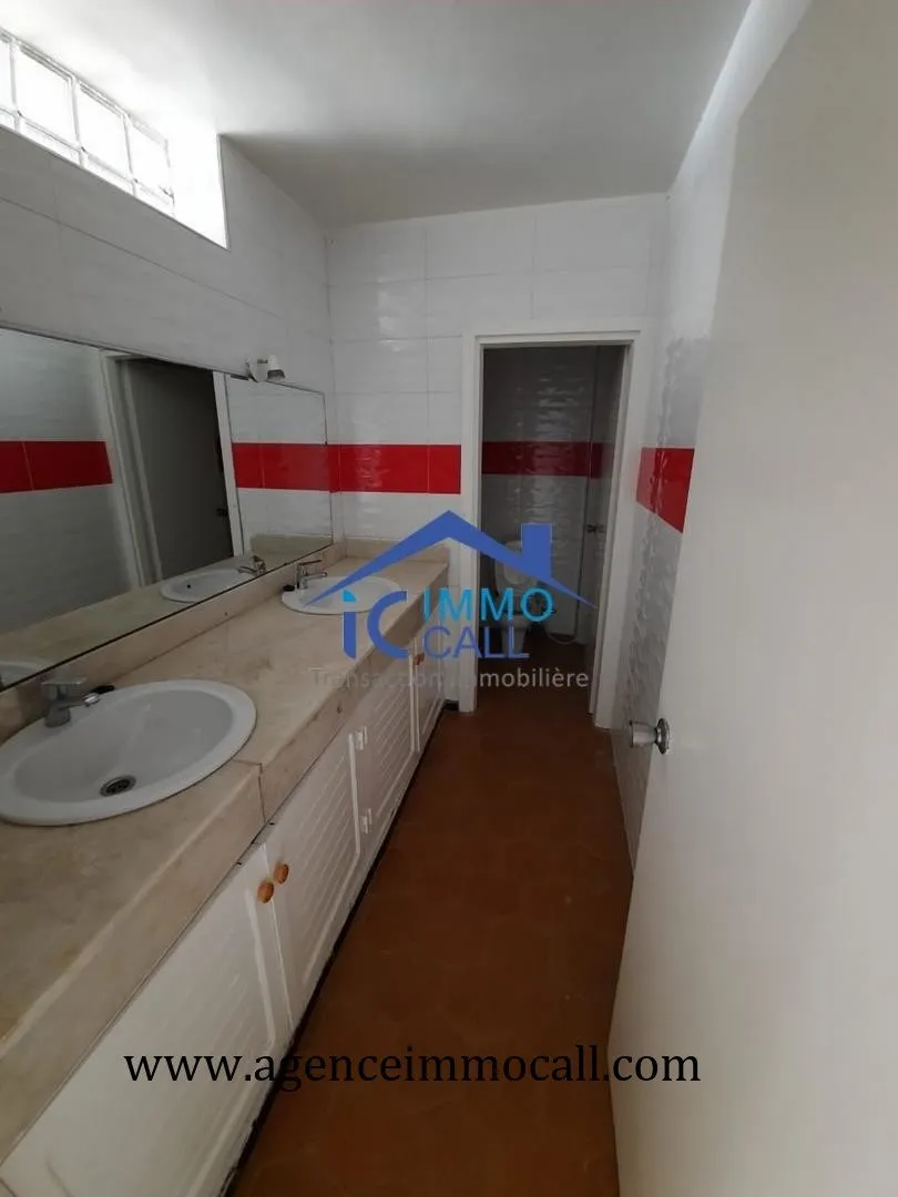 EN LOCATION villa vide 1300 m² à Souissi - الرباط (3)