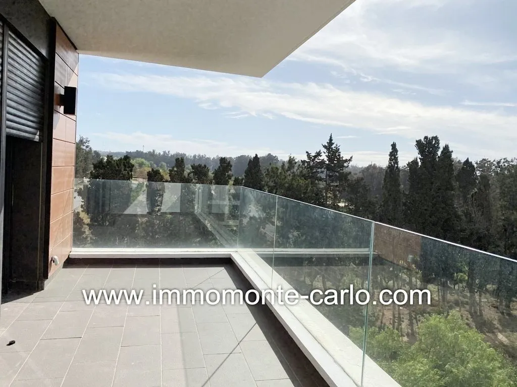 Superbe appartement à louer sans vis à vis avec grande terrasse à souissi - الرباط