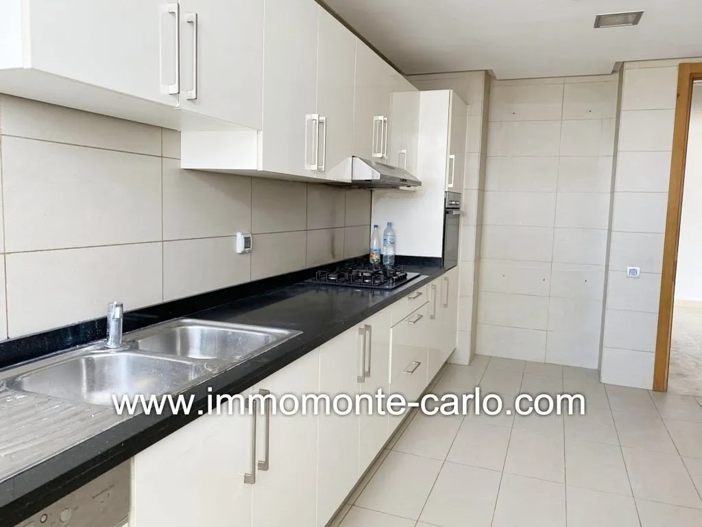Superbe appartement à louer sans vis à vis avec grande terrasse à souissi - الرباط (3)