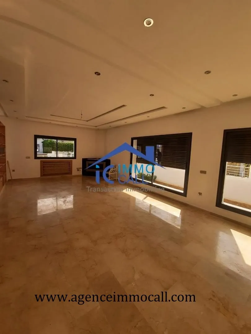 à LOUER Villa vide avec 4 chambres à Hay Riad - الرباط (2)