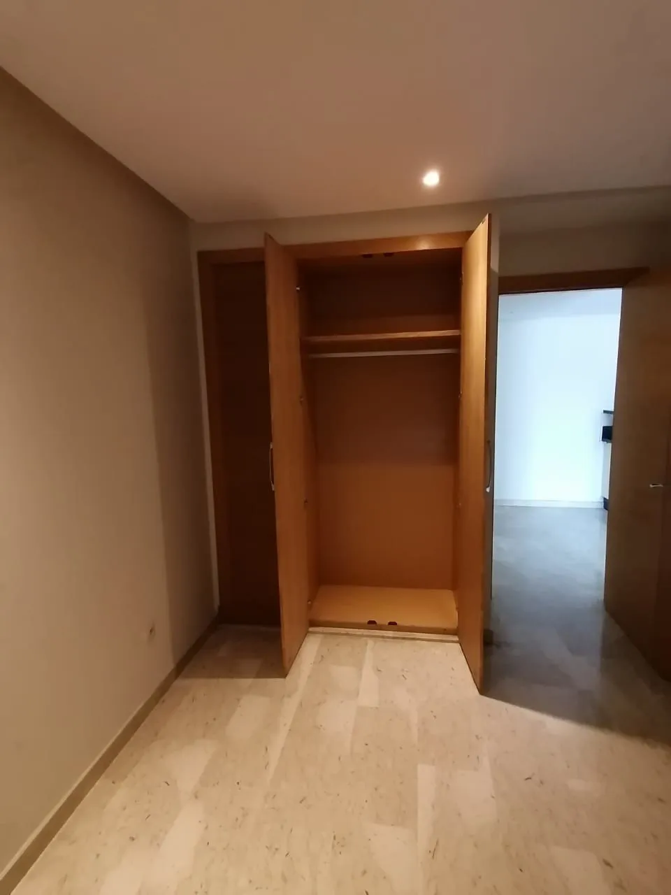 Un beau studio vide à oasis - الدار البيضاء (4)