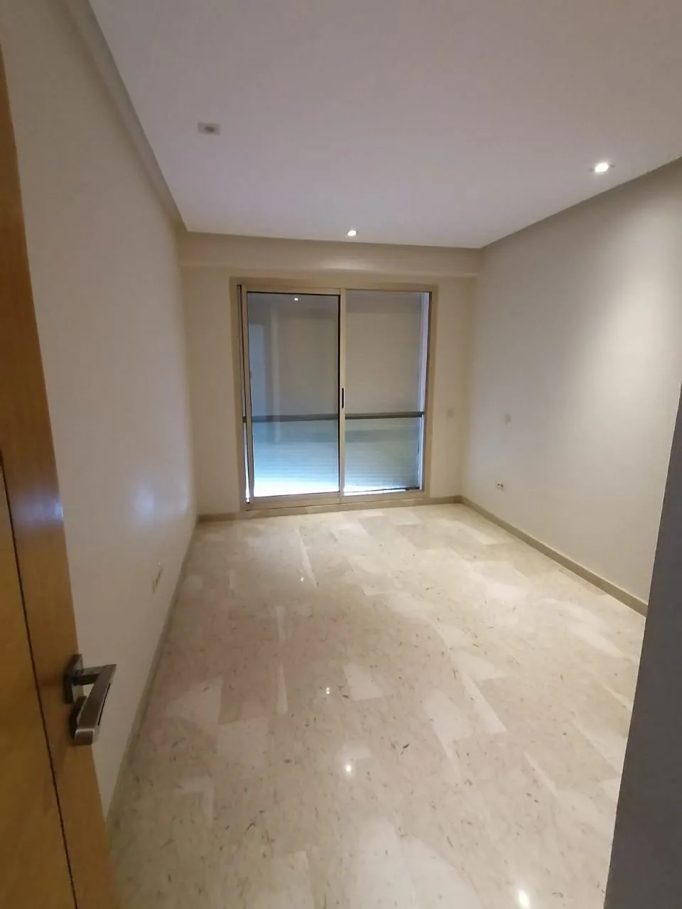 Un beau studio vide à oasis - الدار البيضاء (3)
