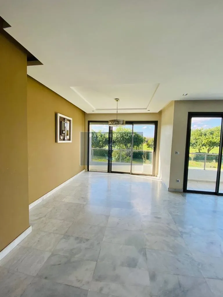 BOUSKOURA - LOCATION D'UN BEL APPARTEMENT FRONT GOLF - بوسكورة