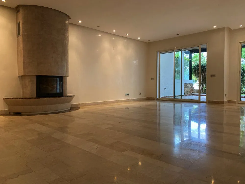 Villa ensoleillée avec jardin clôturé de plantes - الدار البيضاء (2)