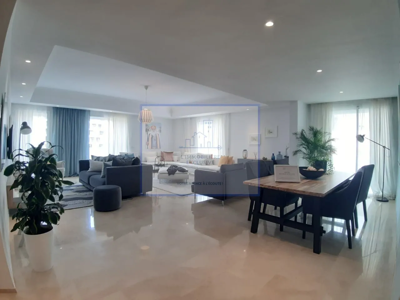 CFC- LOCATION D'UN SUPERBE APPARTEMENT-SOLARIUM - الدار البيضاء