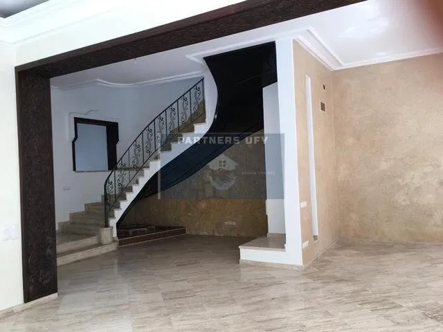 SUPER BELLE VILLA ENSOLEILLÉE SITUÉE A AIN DIAB - الدار البيضاء (4)