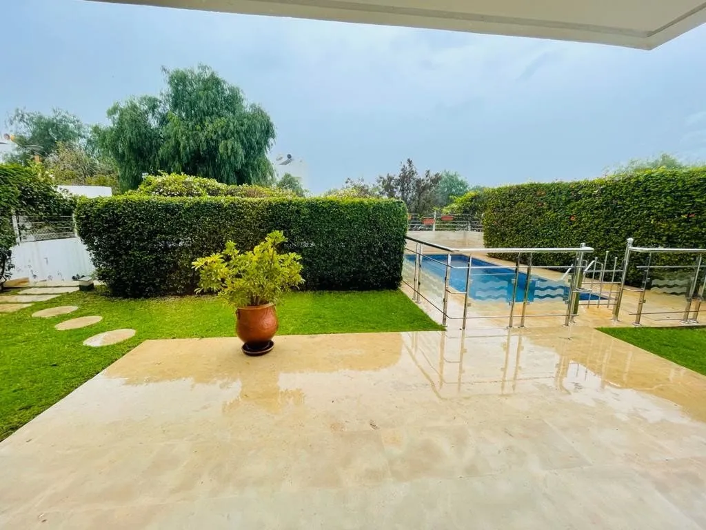 Location Villa vide  Bouskoura - الدار البيضاء