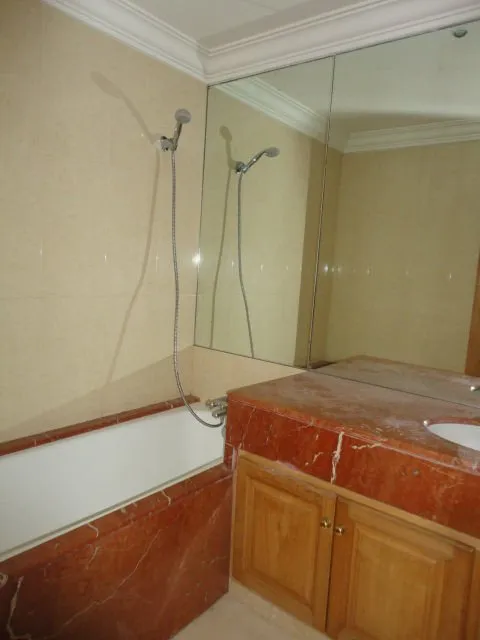 location d'un grand appartement vide au Racine - الدار البيضاء (4)