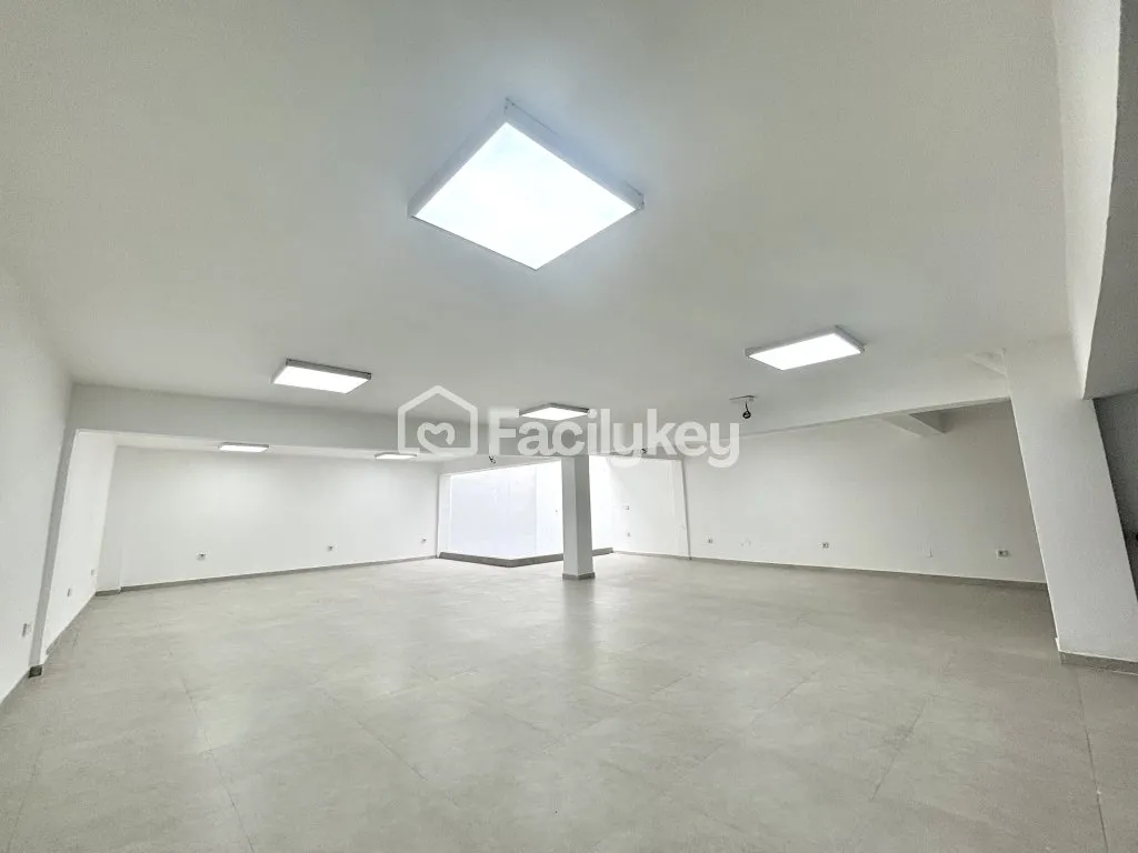 Local commercial de 420 m² à Casablanca - الدار البيضاء (3)