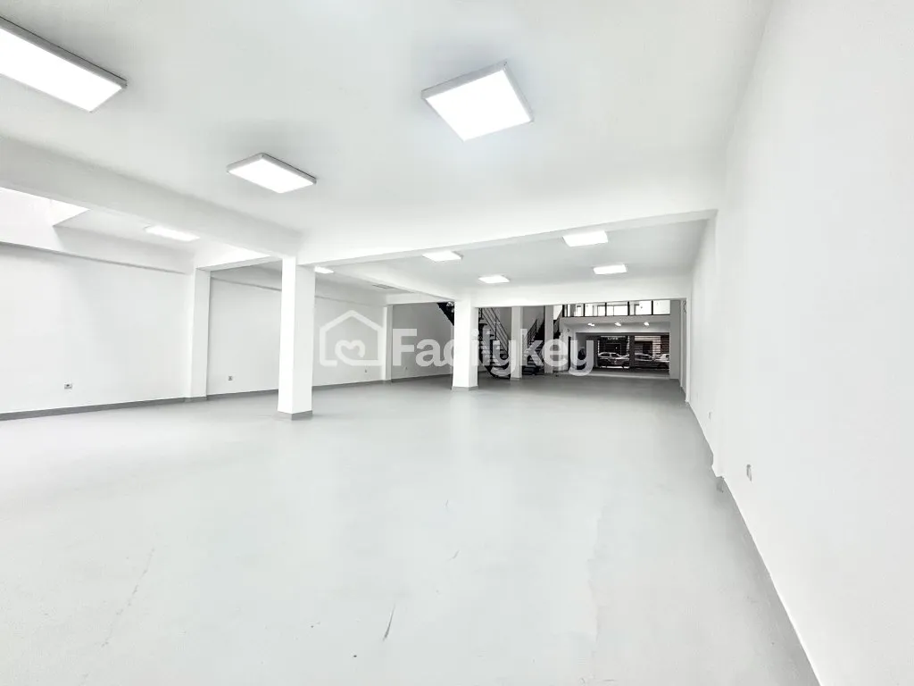 Local commercial de 420 m² à Casablanca - الدار البيضاء (2)