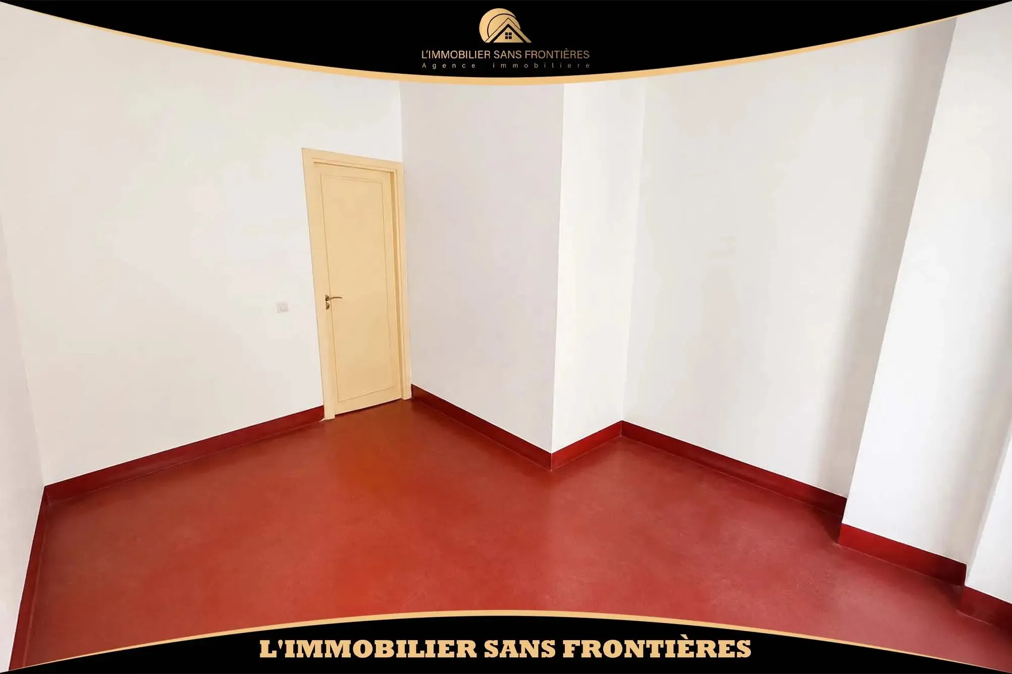 Local commercial de 17 m² à Azzouzia – Emplacement en angle, hauteur de 4,5 m et possibilité de mezzanine - مراكش