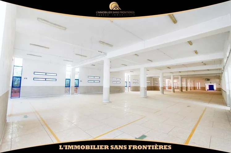 Dépôt commercial à vendre — 3 façades – Route Safi, Quartier industriel, Marrakech - مراكش