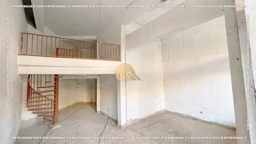 Magasin à El Azzouzia, Mezzanine 18 m² + 66 m², Marrakech : à vendre - مراكش (2)