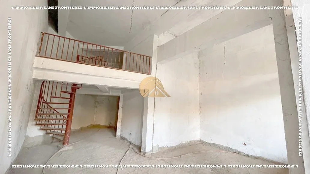 Magasin à El Azzouzia, Mezzanine 18 m² + 66 m², Marrakech : à vendre - مراكش (3)
