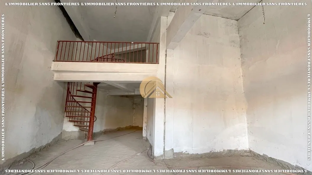 Magasin à El Azzouzia, Mezzanine 18 m² + 66 m², Marrakech : à vendre - مراكش (4)