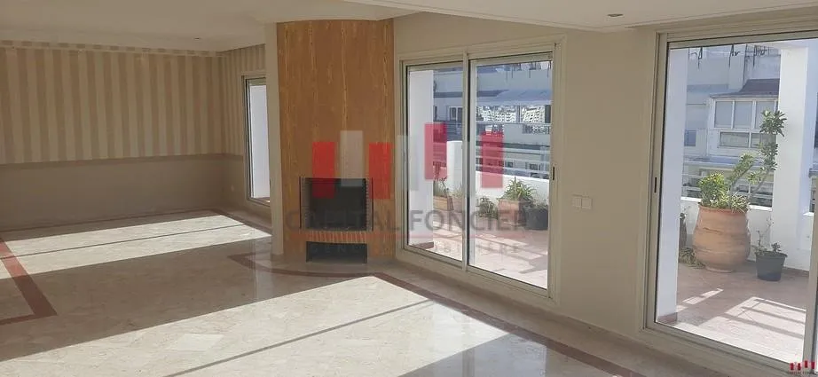 Exclusivité Plateau de bureau de 230 m2 renové quartier bourgogne coté anfa a la vente vue mer - الدار البيضاء (2)