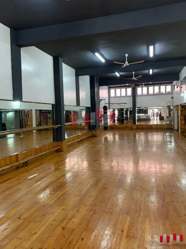 Local commercial de 220m2 à la vente Bourgogne - الدار البيضاء (2)