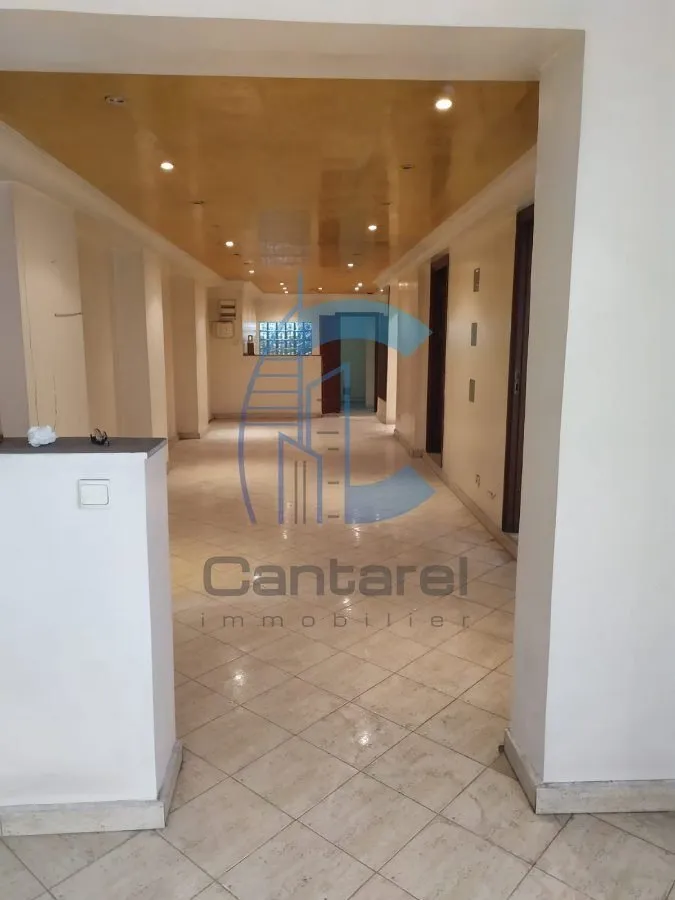 LOCAL A VENDRE BIEN PLACE -TRIANGLE D'OR- - الدار البيضاء